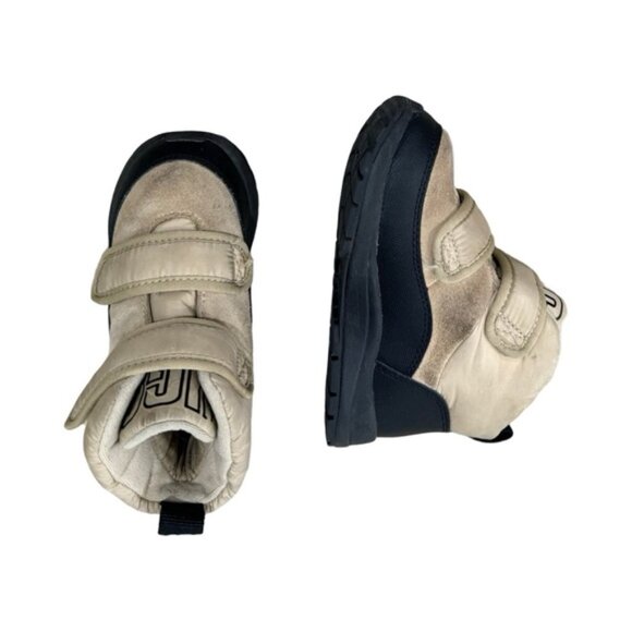 UGG Toddler Winter Boots - size 10 - Picture 2 of 2